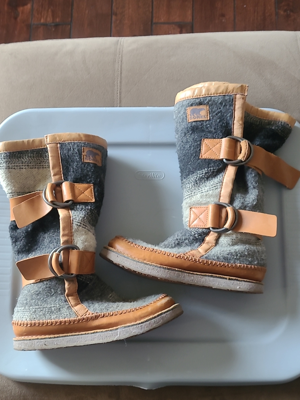 Sorel Gray & Tan Wool-Trim Sherpa Lined Leather Detail Winter Boots Size 6